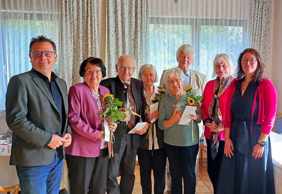 Foto: Marktgemeinde Wölbling
Vzbgm. Ing. Peter Hießberger, Waltraud Hauer, Alfred Kaiblinger, Elfriede Atzinger, Berta Binder, Johann Baumgartner, Helene Kleebinder, Bgmin. Karin Gorenzel