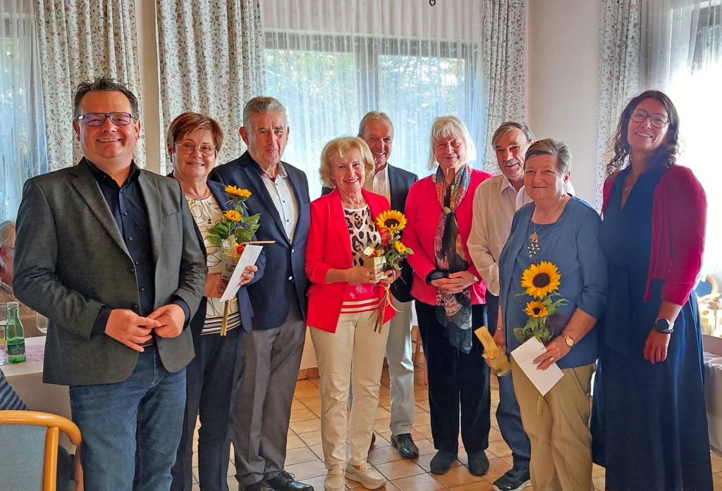 Foto: Marktgemeinde Wölbling
Vzbgm. Ing. Peter Hießberger, Eva und Alois Schrattenholzer, Annemarie und Herbert Erber, Helene Kleebinder, Anton und Helga Oberleitner, Bgmin. Karin Gorenzel