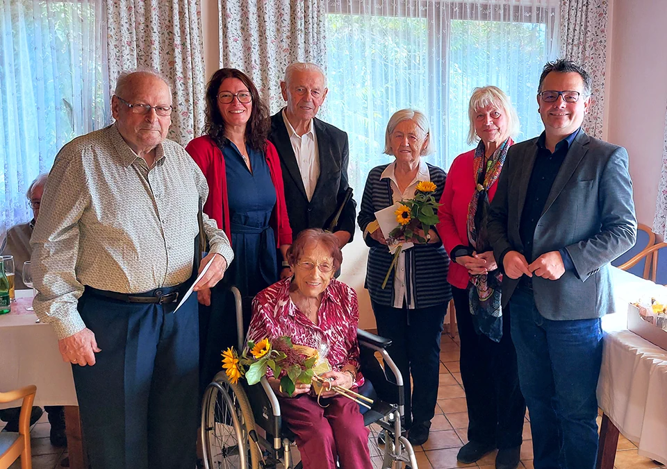 Foto: Marktgemeinde Wölbling
Ewald Rinnerbauer, Bgmin. Karin Gorenzel, Anna Rinnerbauer, Adolf und Elfriede Atzinger, Helene Kleebinder, Vzbgm. Ing. Peter Hießberger