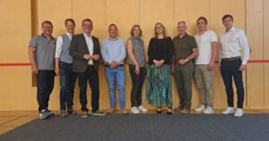 Im Bild.: vlnr.: DI Franz Gruber – Koordinierungsstelle, DI Zawichowski, Bürgermeister Peter Hießberger, GR Obmann der EEG Volt-Vernetzt Fladnitztal Dominik Schramm Lisa Weissinger BA, Bürgermeister Herbert Ramler, gfGR Obmann Stellvertreter Markus Kaiblinger, Andreas Schwifcz EZN Fotocredit: Wolfgang Kaiblinger