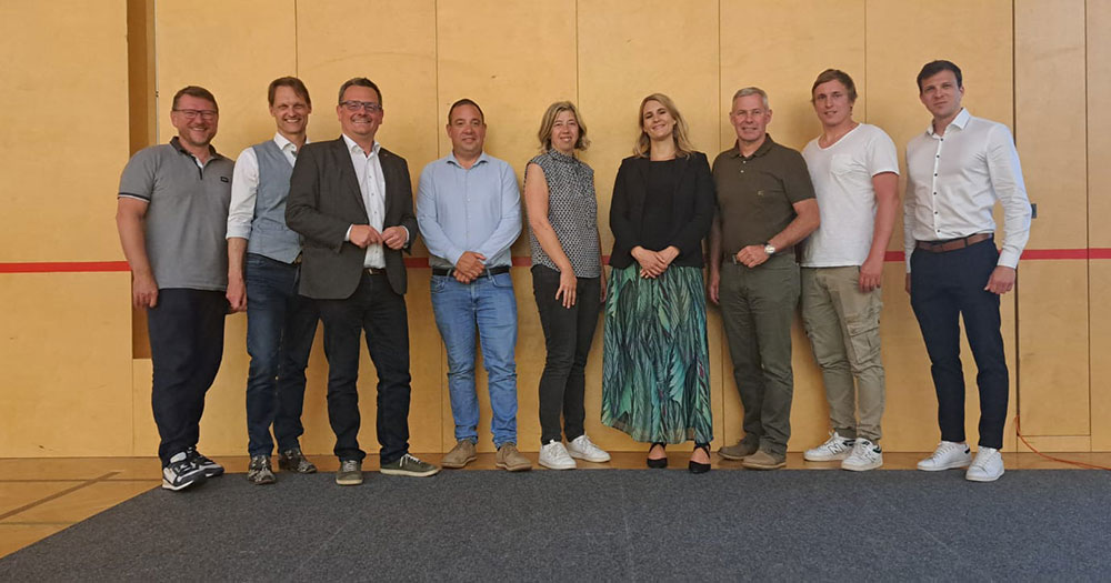 Im Bild.: vlnr.: DI Franz Gruber – Koordinierungsstelle, DI Zawichowski, Bürgermeister Peter Hießberger, GR Obmann der EEG Volt-Vernetzt Fladnitztal Dominik Schramm Lisa Weissinger BA, Bürgermeister Herbert Ramler, gfGR Obmann Stellvertreter Markus Kaiblinger, Andreas Schwifcz EZN Fotocredit: Wolfgang Kaiblinger